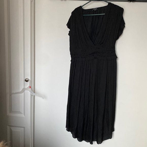 Flowy Dress - Picture 2 of 6